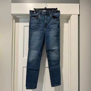 Abercrombie and Fitch jeans
Ultra High Rise Super Skinny Ankle
Size 30/10 R